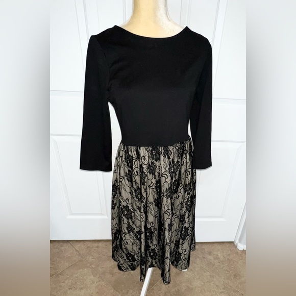 Dresses & Skirts - $5 BEAUTIFUL BLACK LACE DRESS SIZE MED. $5 WHEN BUNDLED
